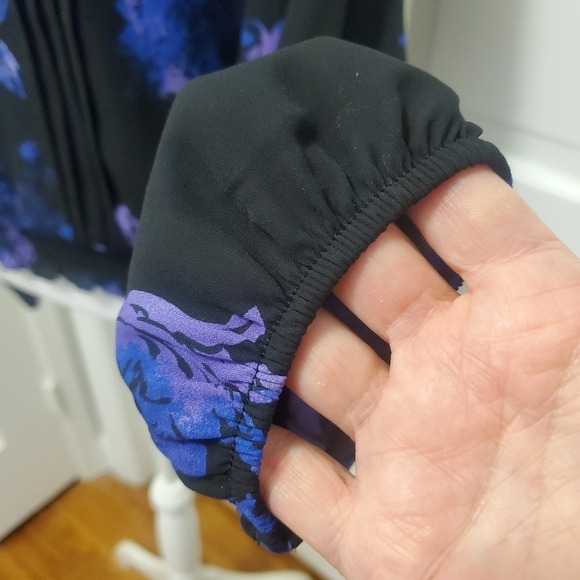 Counterparts Floral Print Blouse Smocked Hemline Size Large - Picture 3 of 10